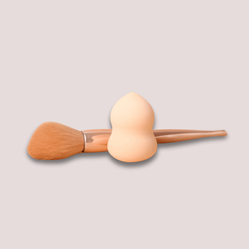 Brocha y esponja de maquillaje