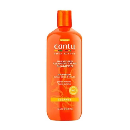 Cantu Cleansing Shampoo ha sido formulado con 100% manteca pura de karité, un ingrediente natural conocido por sus propiedades hidratantes y restauradoras.