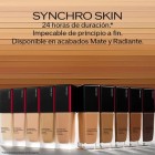 Shiseido Synchro Skin Radiant Lifting Foundation 220 Linen 3